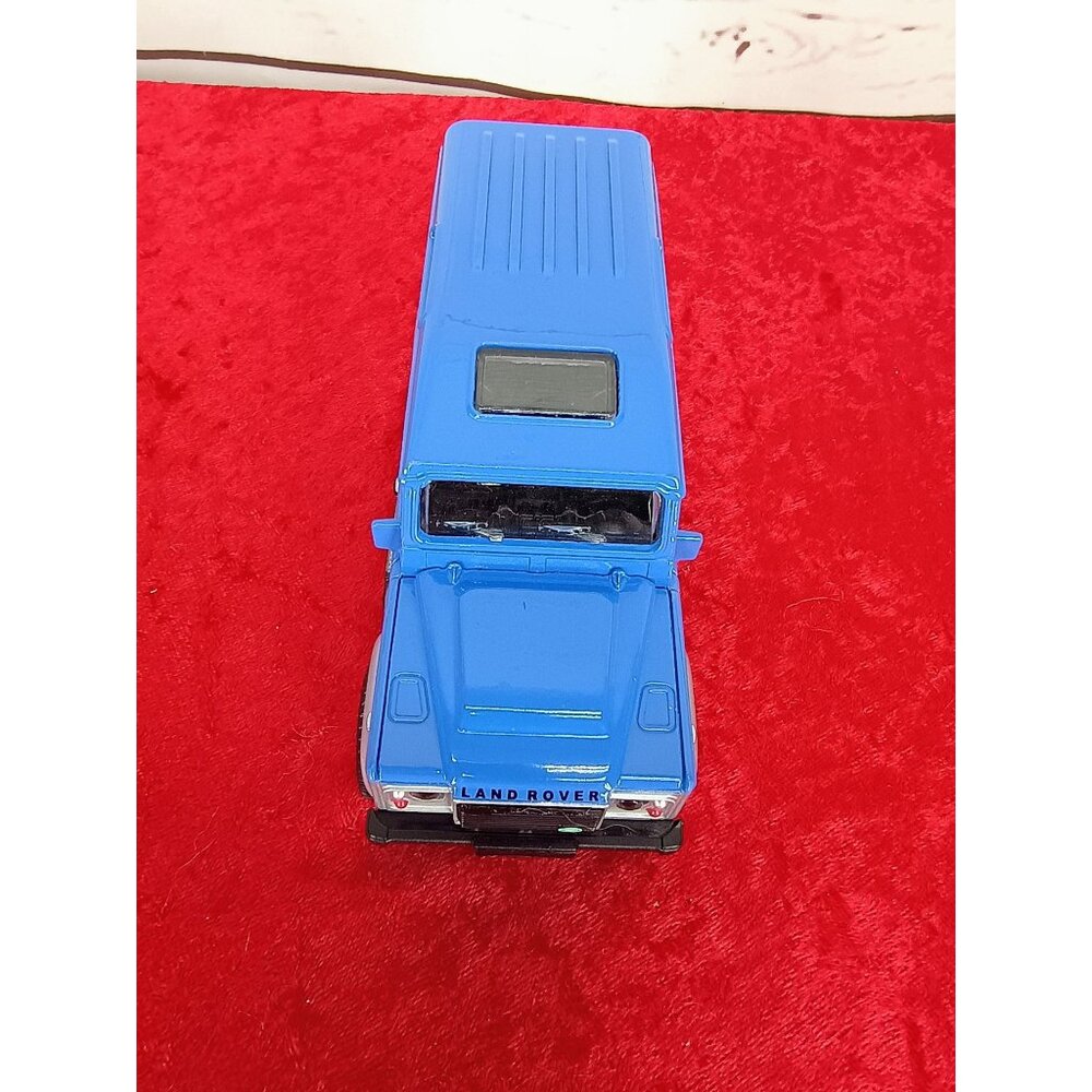 Breyer Farms Diecast Land Rover Defender Toy Car 1:32 Scale Model Blue & Silver - Picture 3 of 7